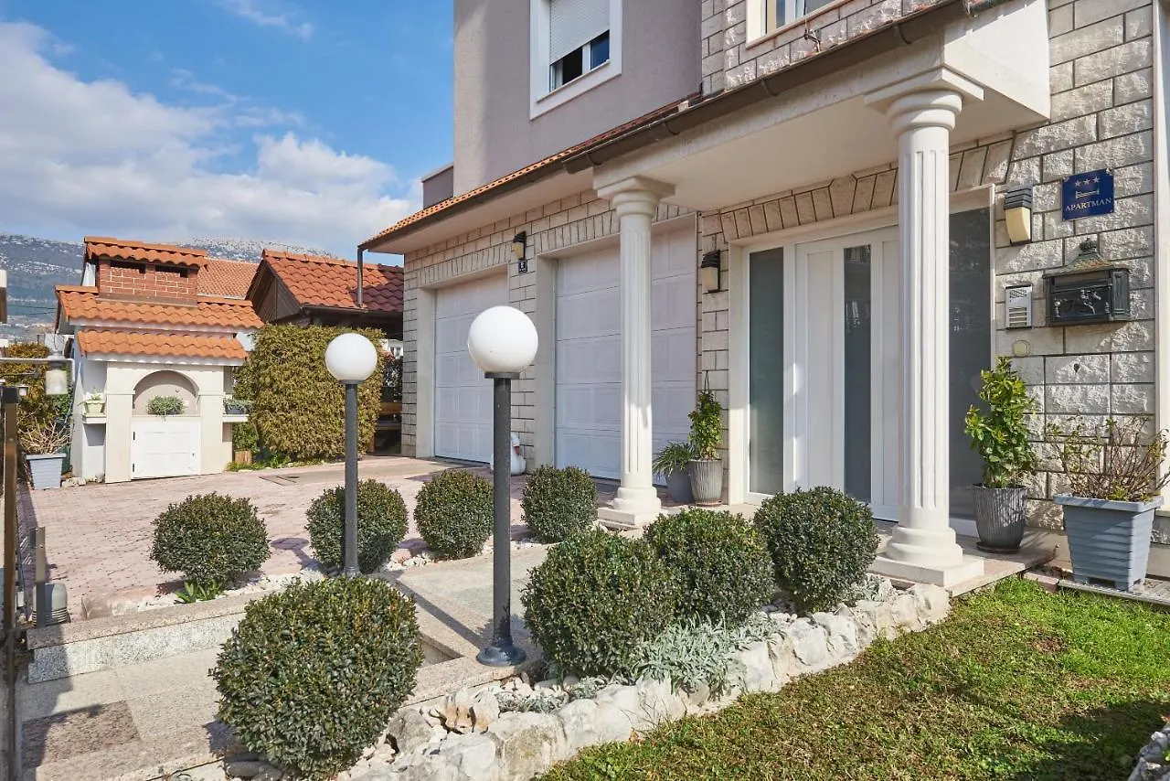 Apartments Lovric With Sea View Kastela 0*,
