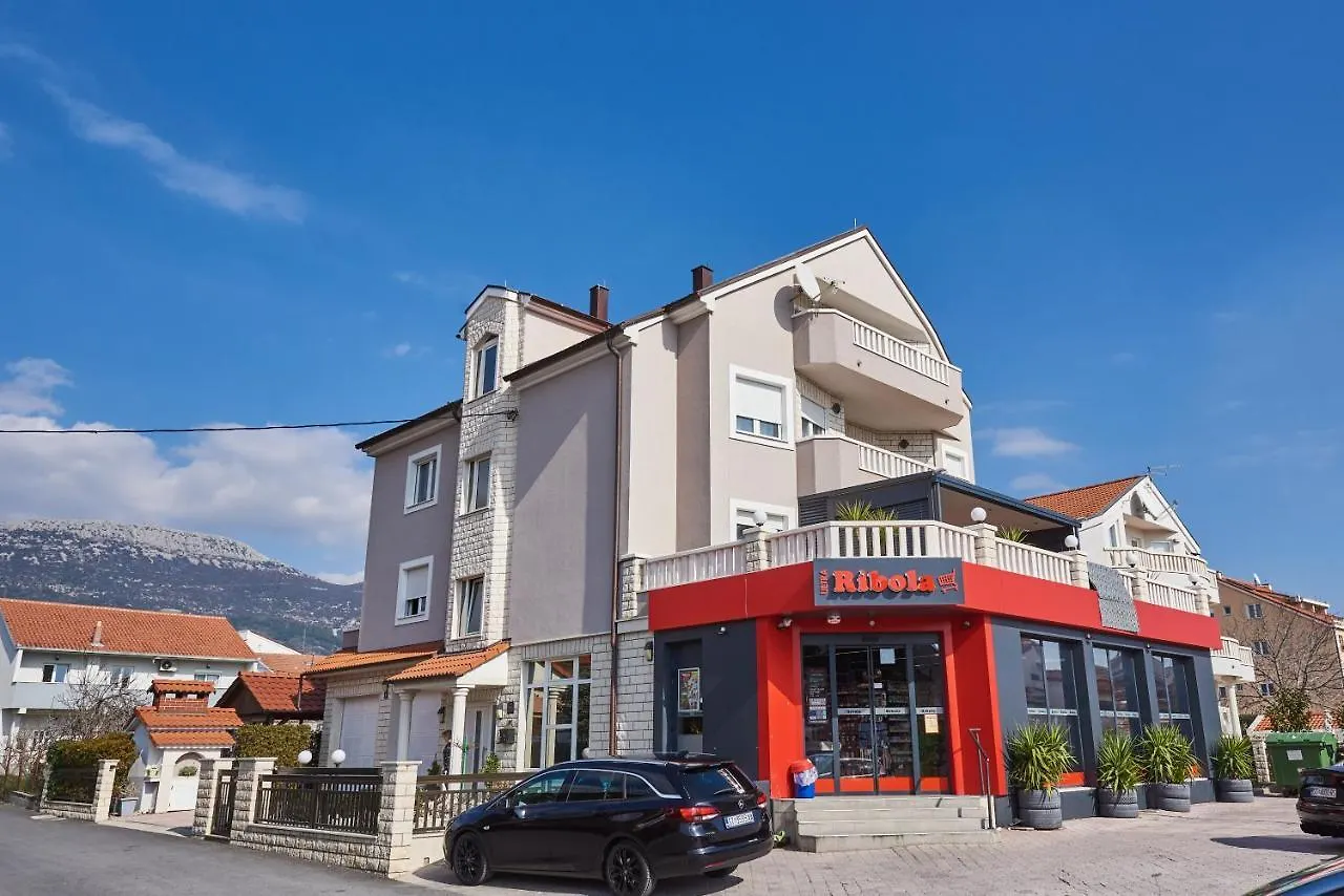 Apartments Lovric With Sea View Kaštela