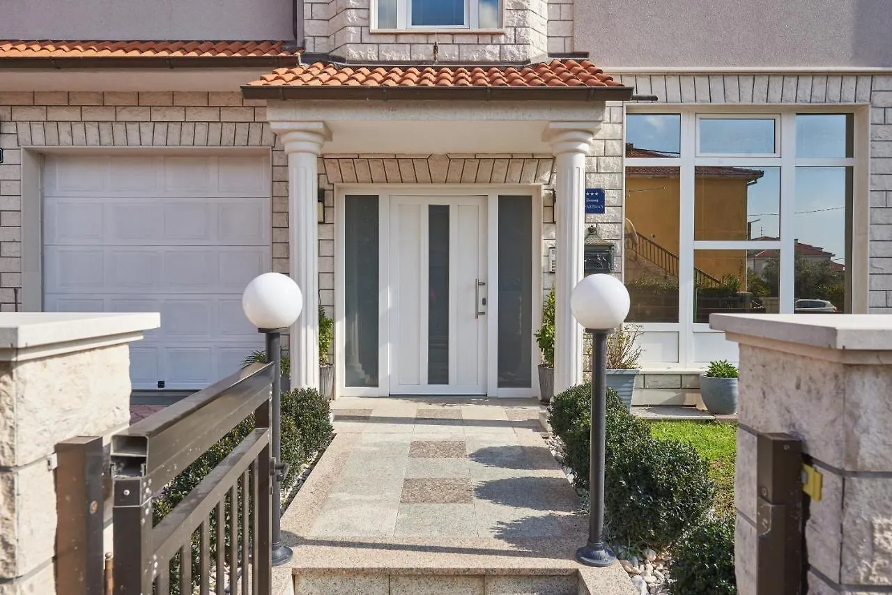 Apartments Lovric With Sea View Kastela