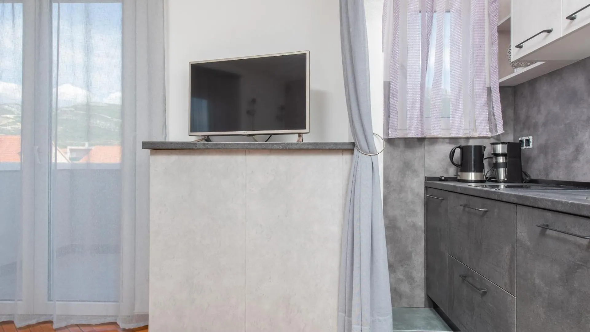 Apartments Lovric With Sea View Kastela