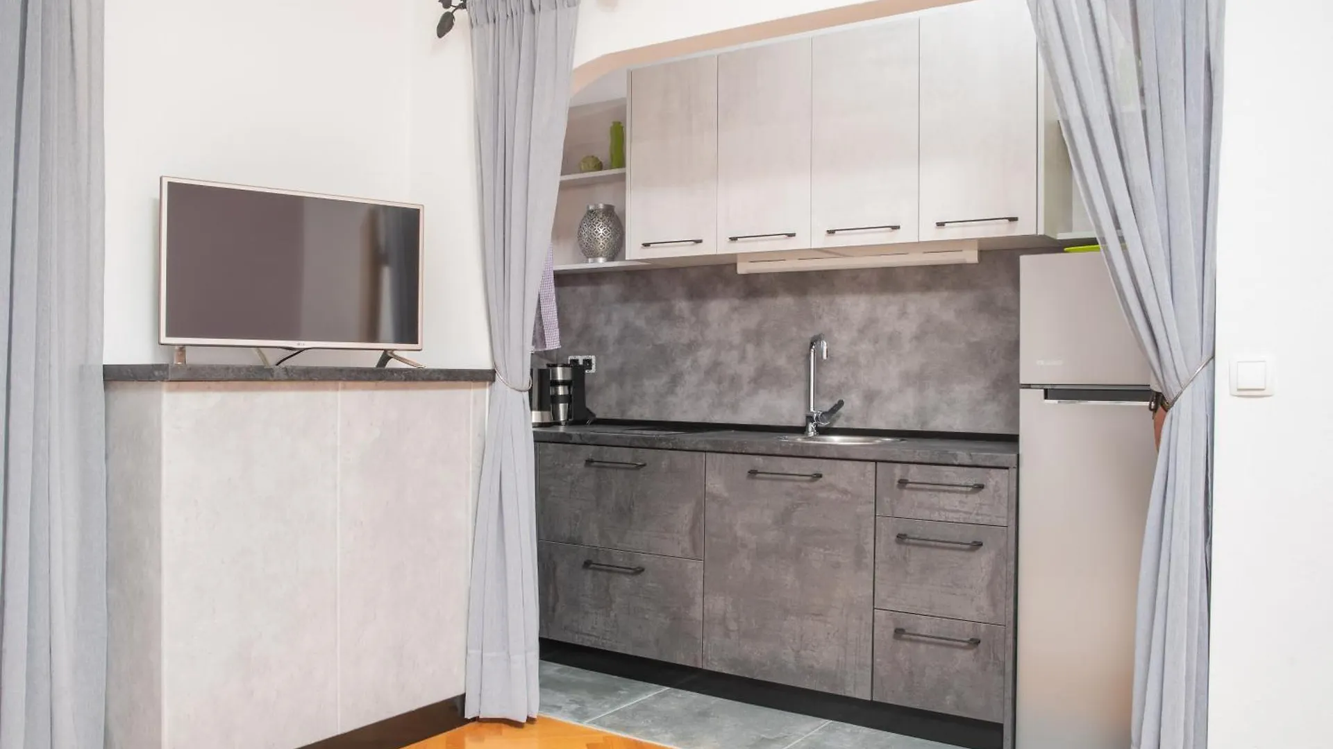 Apartments Lovric With Sea View Kastela
