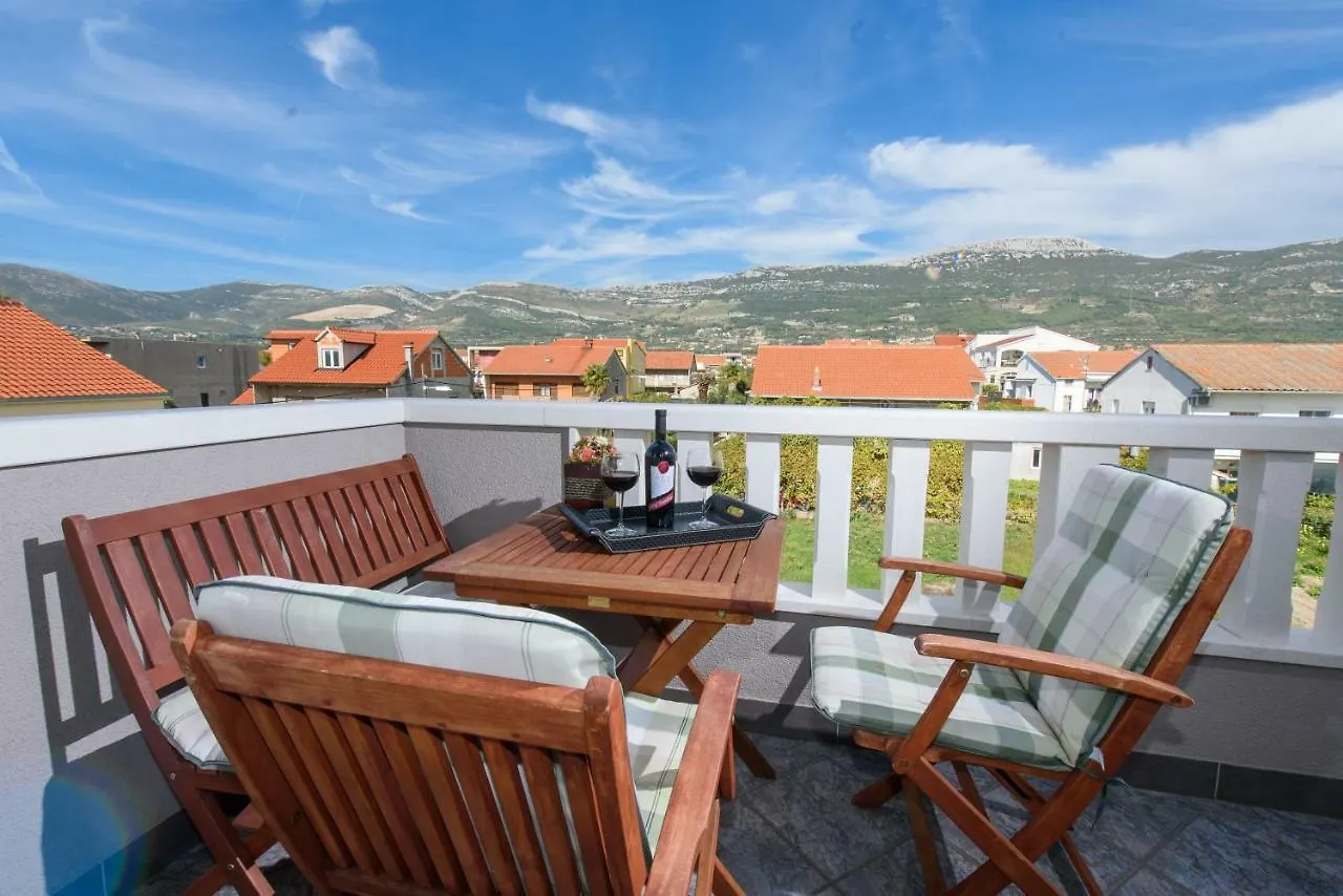 Apartments Lovric With Sea View Kastela