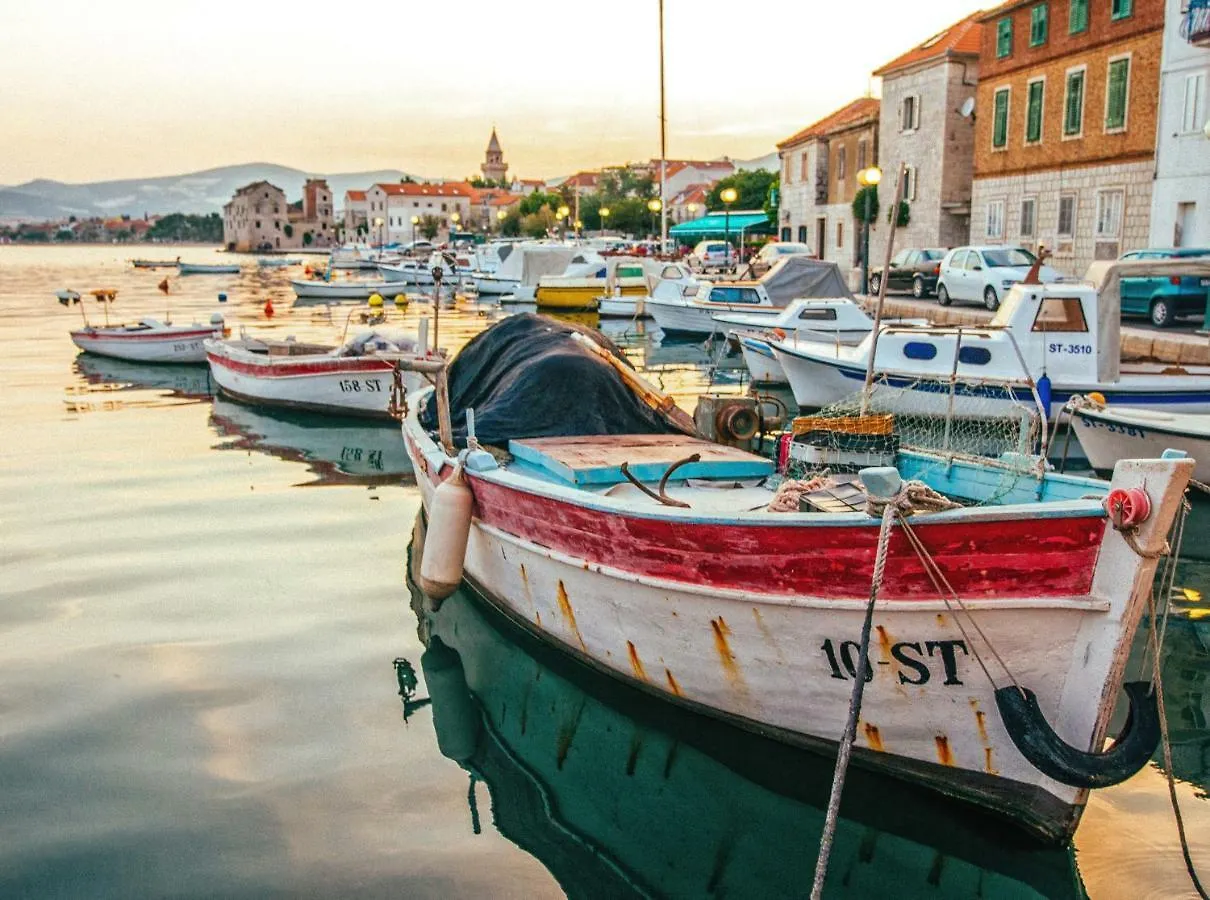 Apartments Lovric With Sea View Kastela